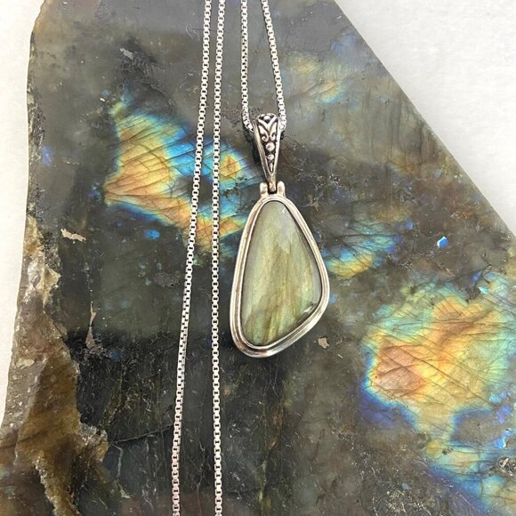 Sterling Silver 925 Bezel Set Labradorite Pendant Necklace 18.5" Box Chain - Picture 13 of 16